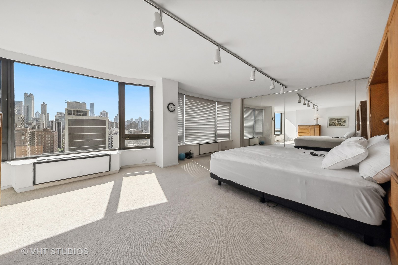 1555 N Astor Street Unit: 27W