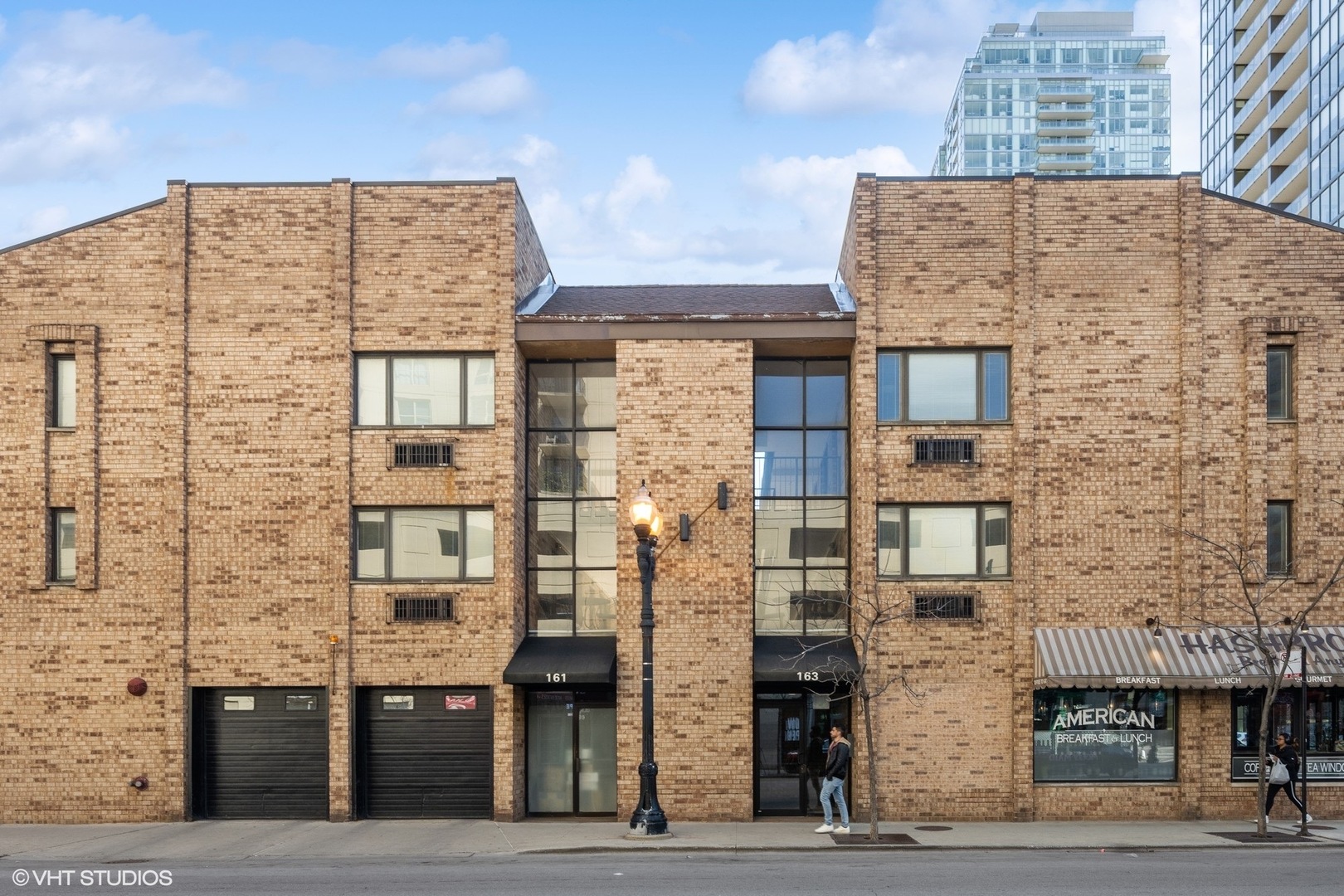 163 W Division Street Unit: 206