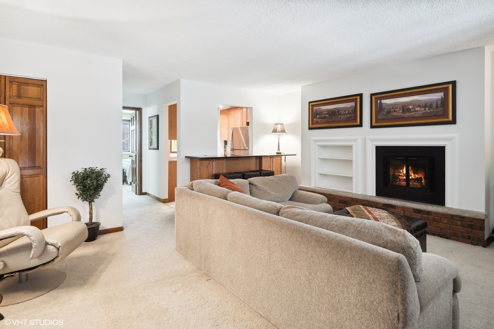 163 W Division Street Unit: 206