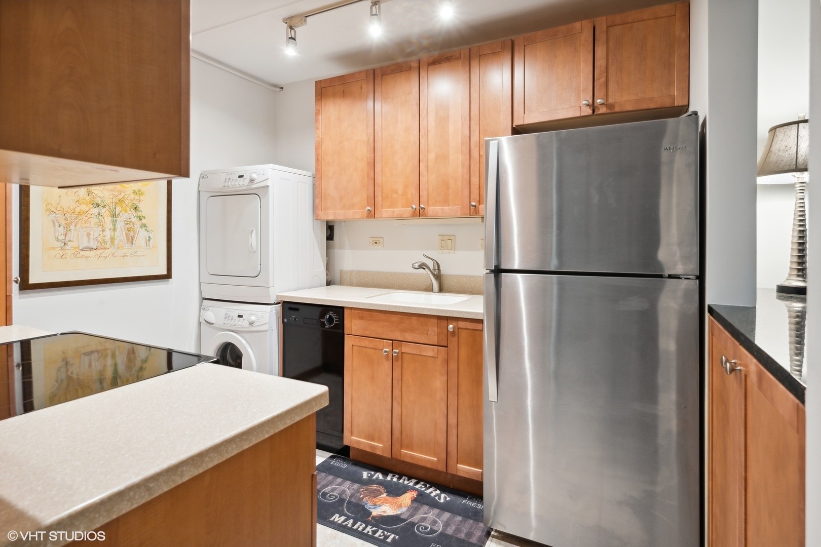 163 W Division Street Unit: 206