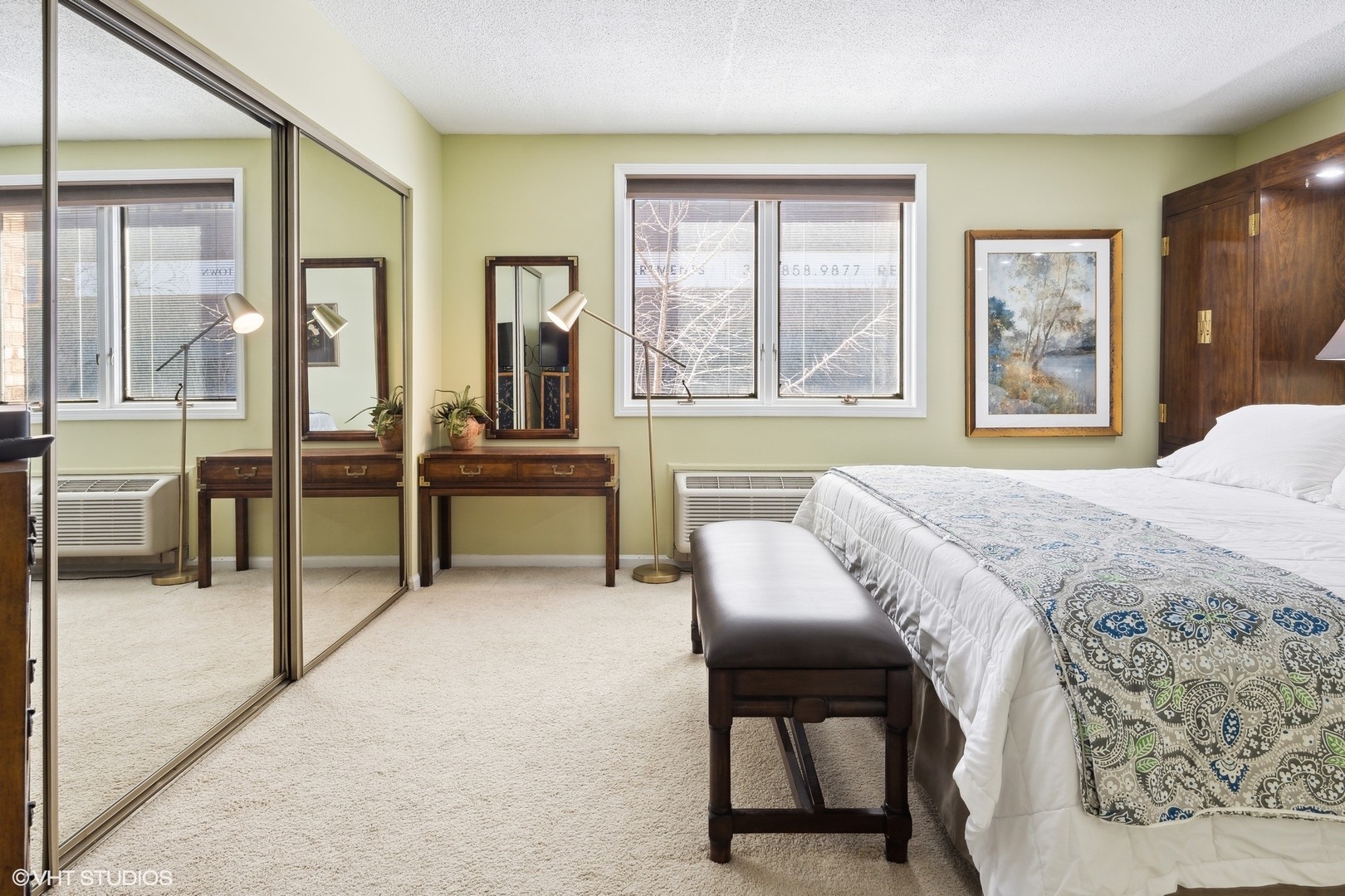 163 W Division Street Unit: 206