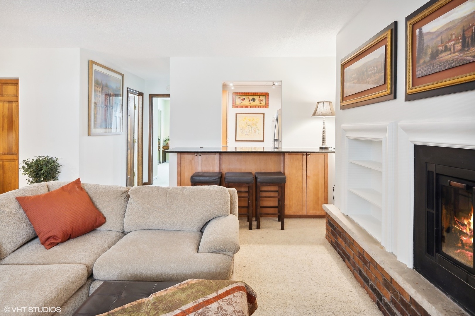 163 W Division Street Unit: 206