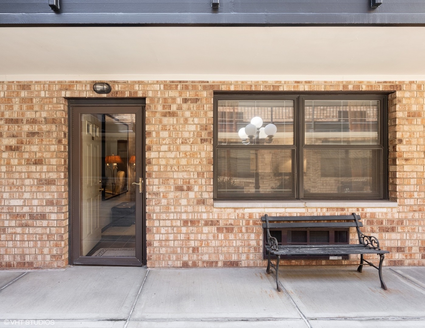 163 W Division Street Unit: 206