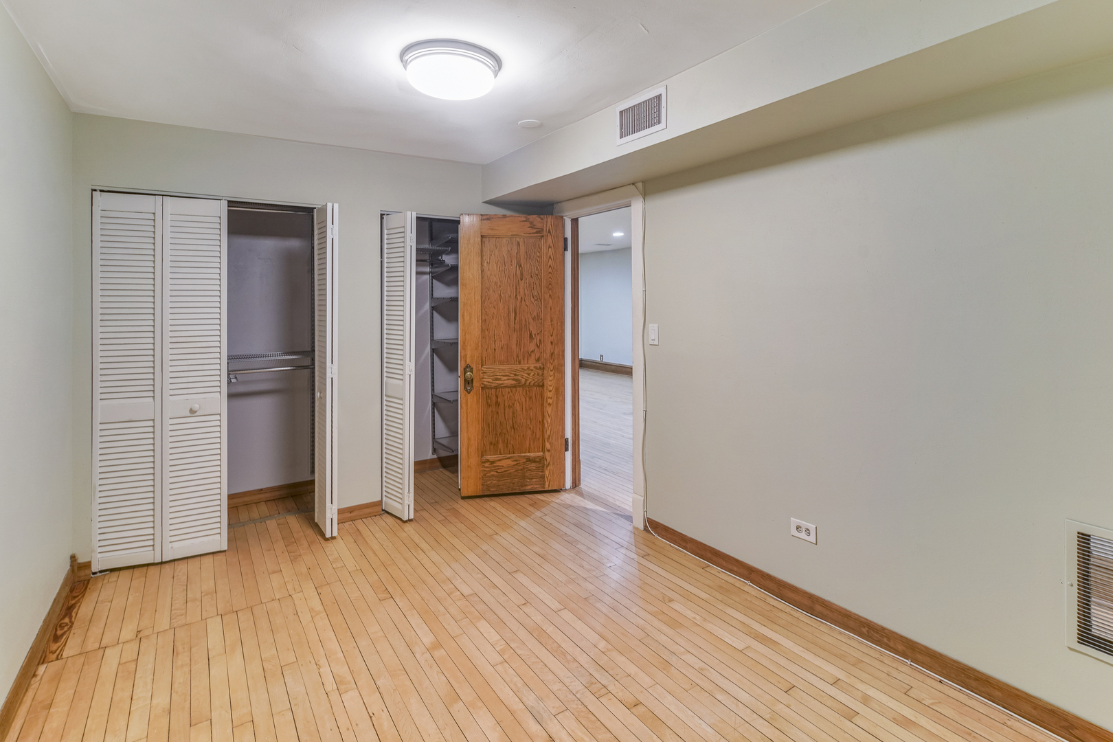 434 W OAKDALE Avenue Unit: G