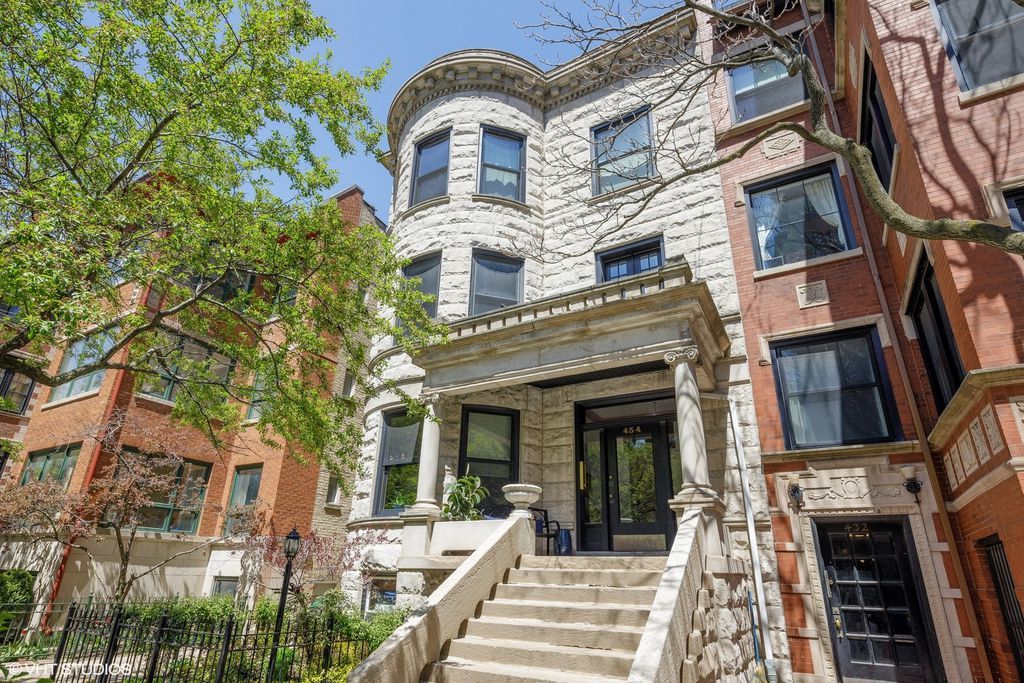 434 W OAKDALE Avenue Unit: G