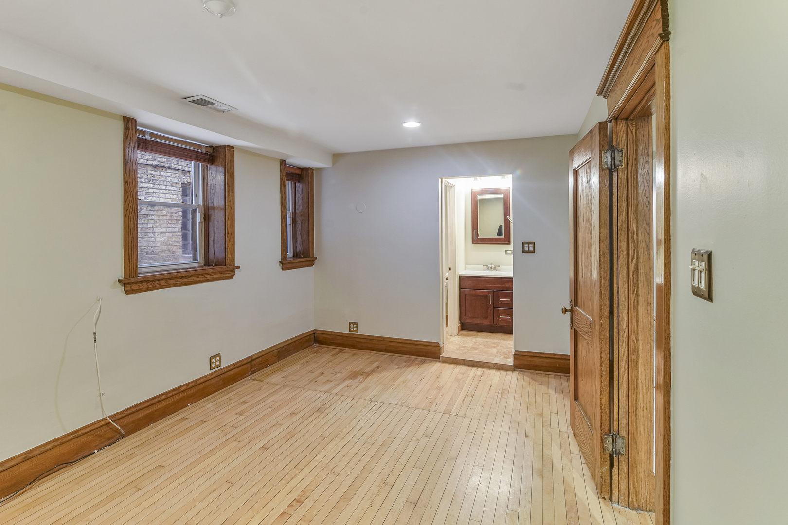 434 W OAKDALE Avenue Unit: G