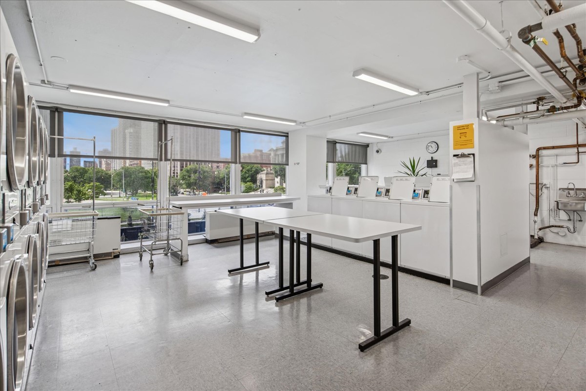 340 W Diversey Parkway Unit: 2016