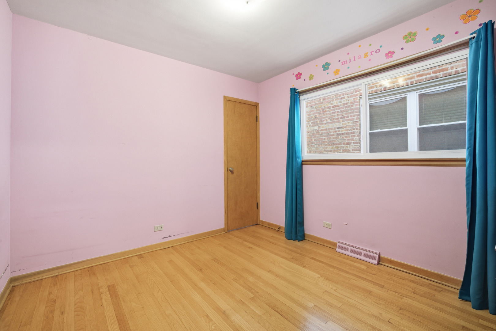 5724 N Avondale Avenue