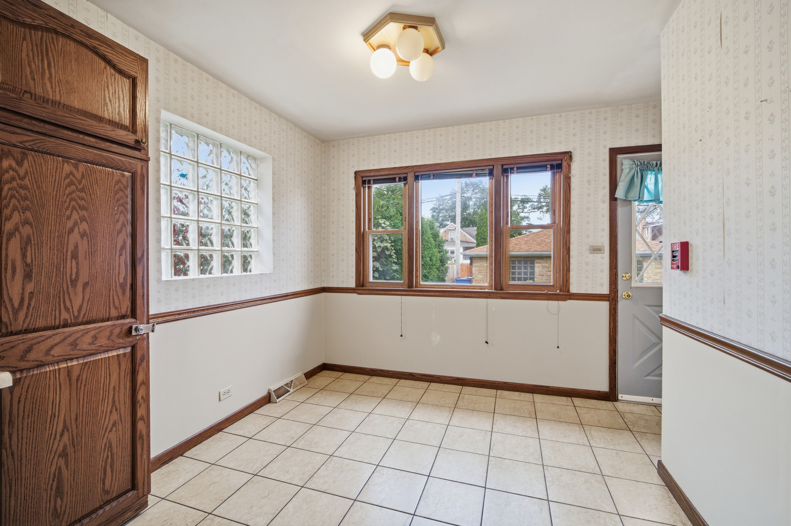 5724 N Avondale Avenue