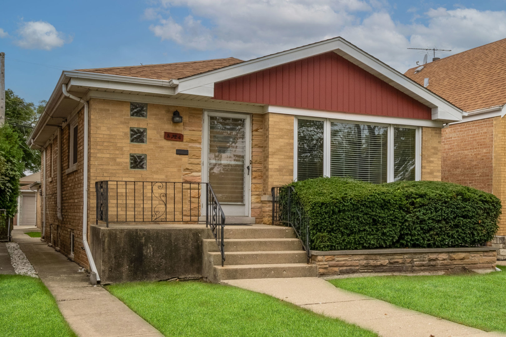 5724 N Avondale Avenue