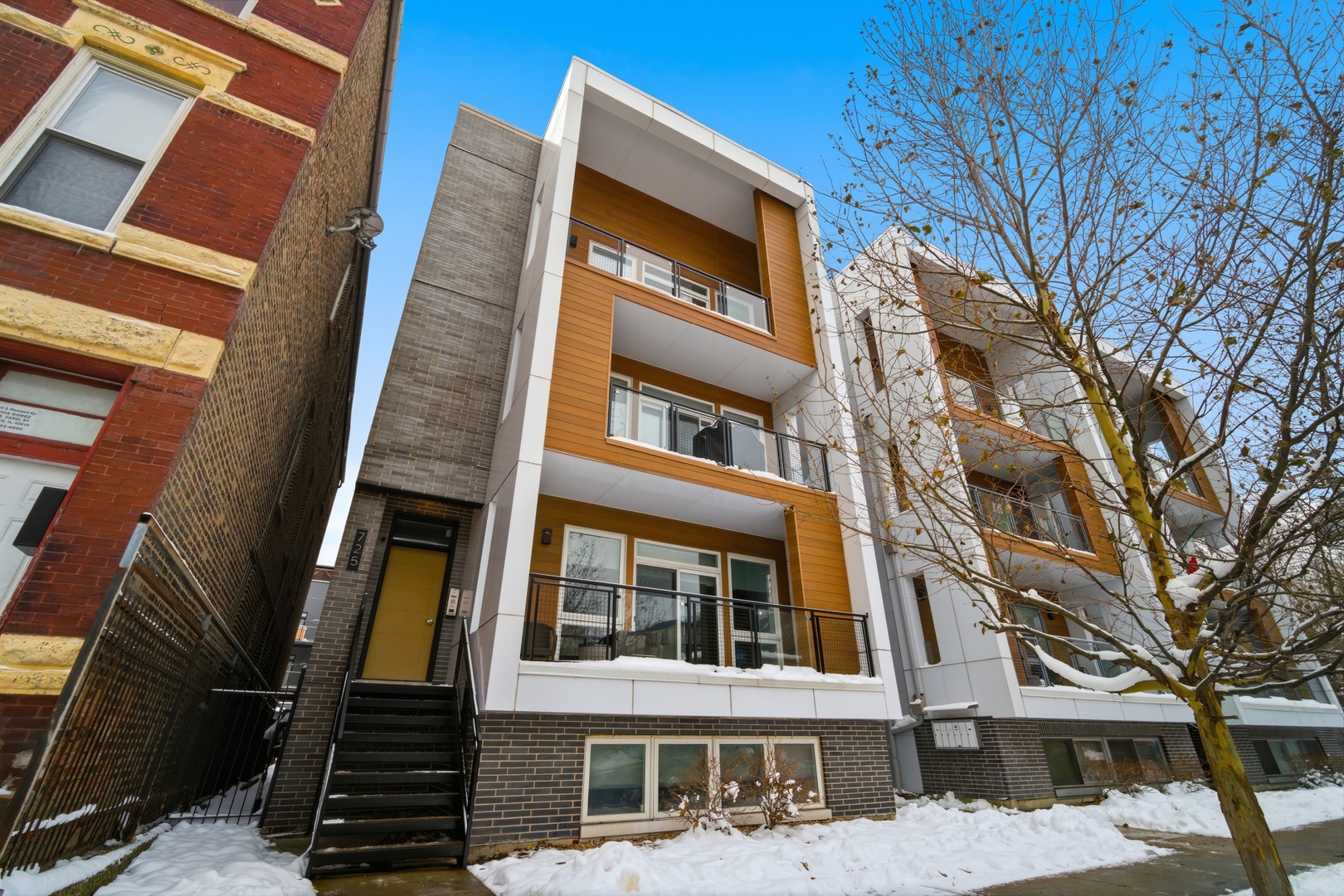 725 W 17th Street Unit: 3