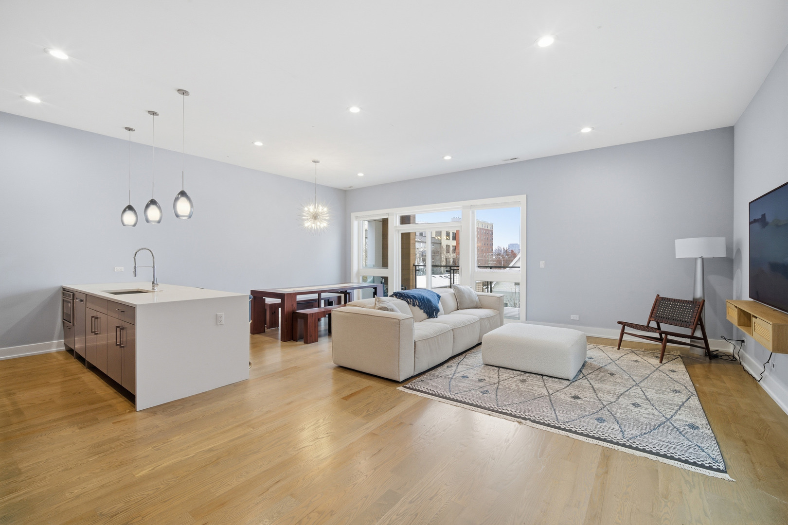 725 W 17th Street Unit: 3