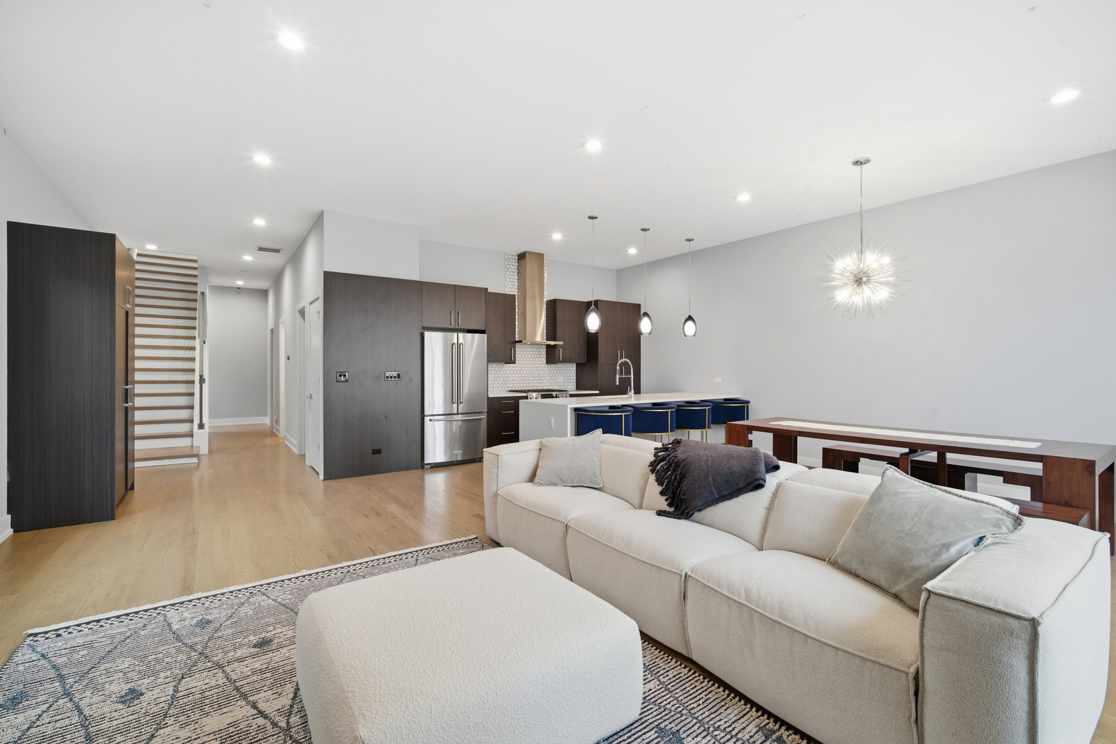 725 W 17th Street Unit: 3