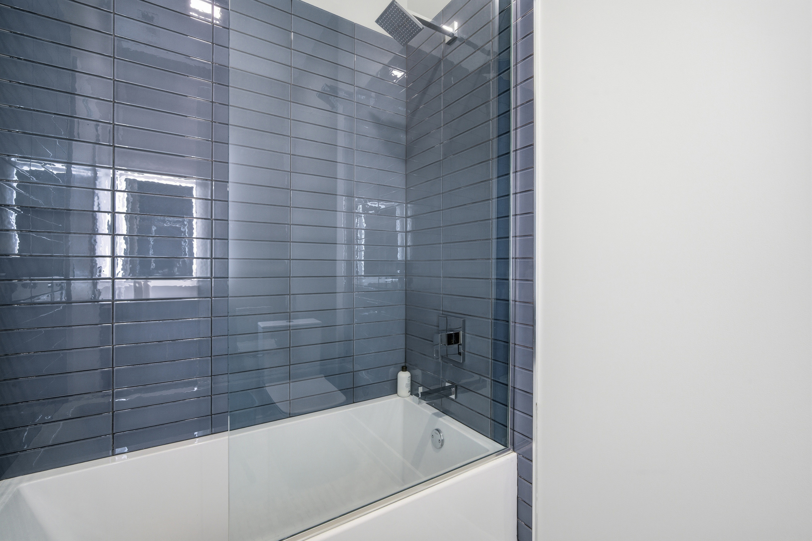 725 W 17th Street Unit: 3