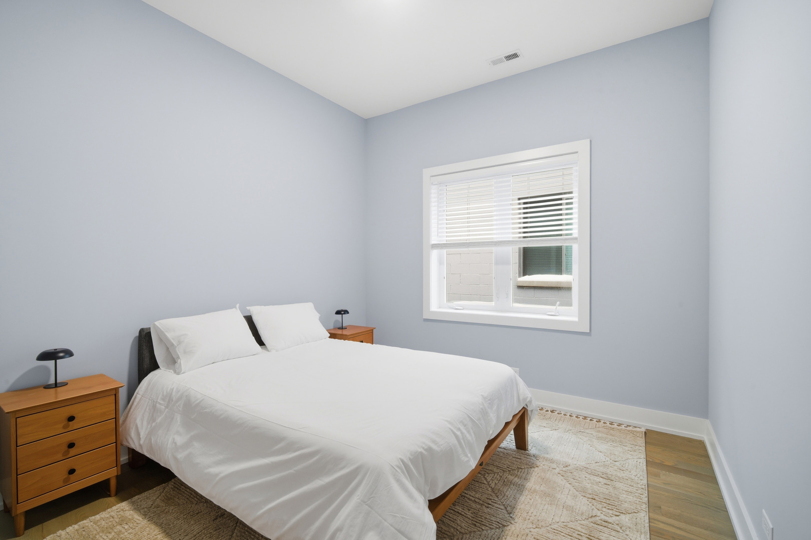 725 W 17th Street Unit: 3