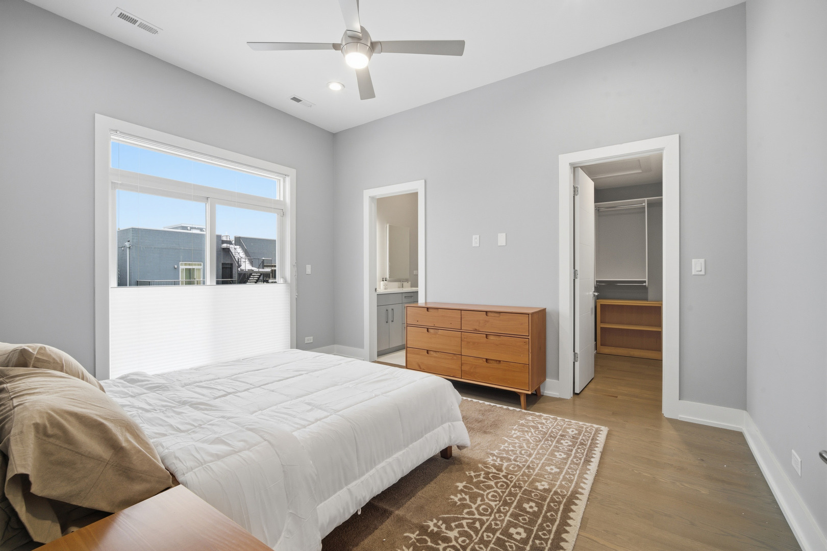 725 W 17th Street Unit: 3