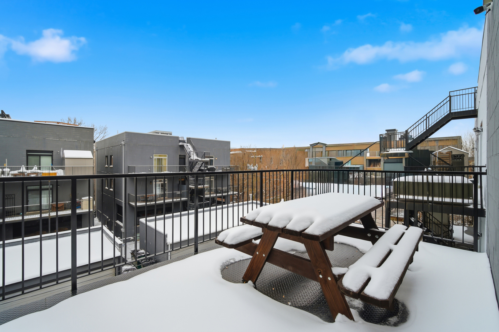 725 W 17th Street Unit: 3