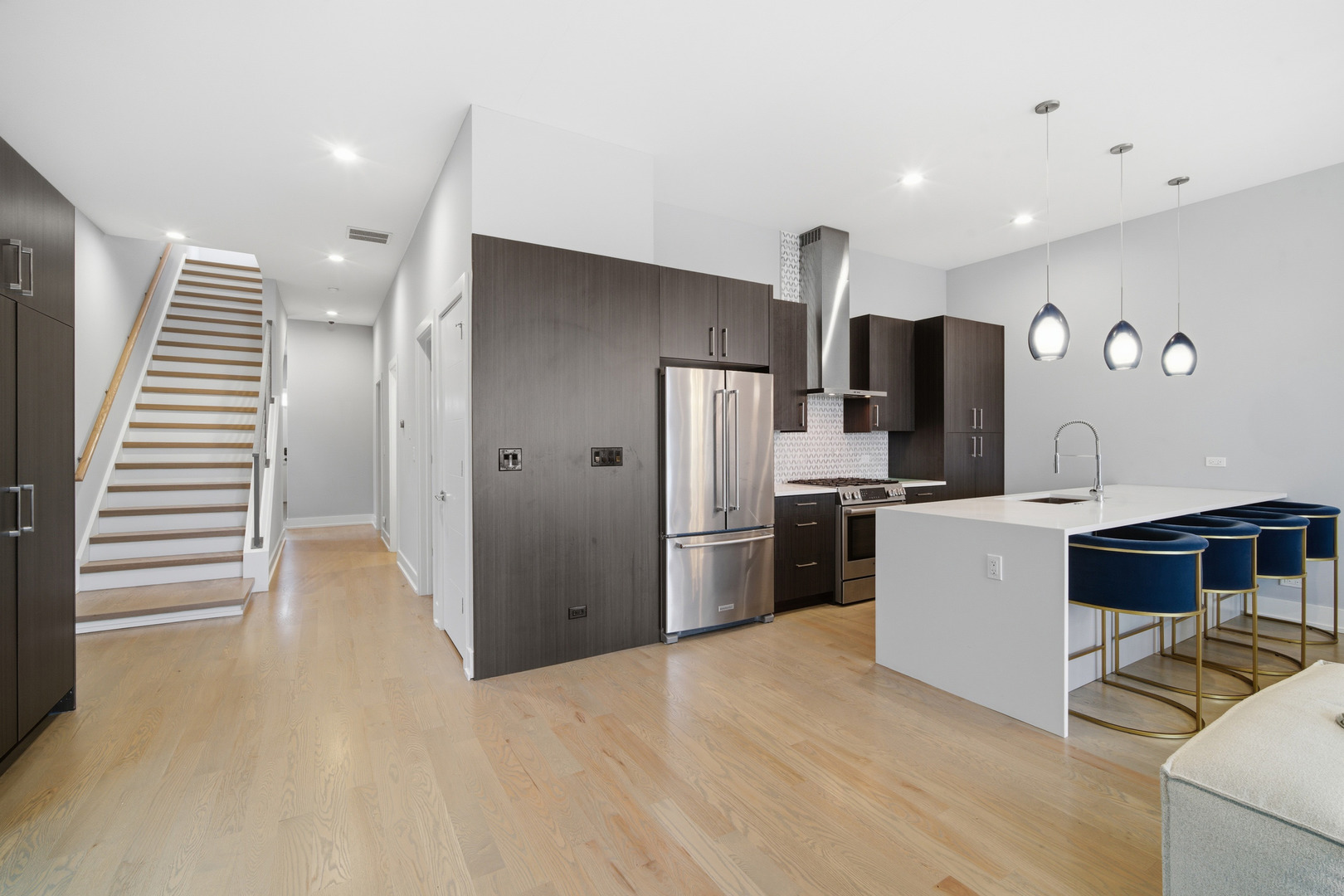 725 W 17th Street Unit: 3