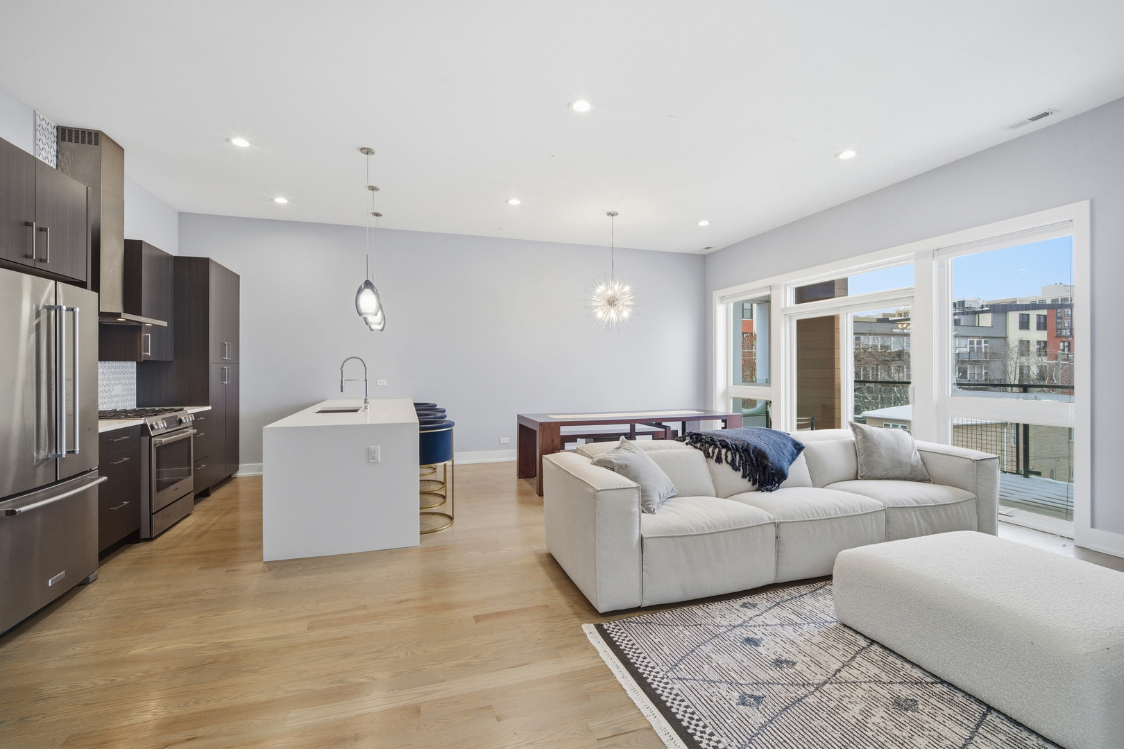 725 W 17th Street Unit: 3