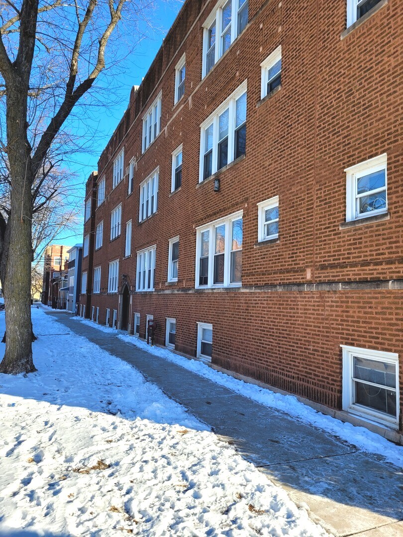 7207 N Damen Avenue Unit: 2