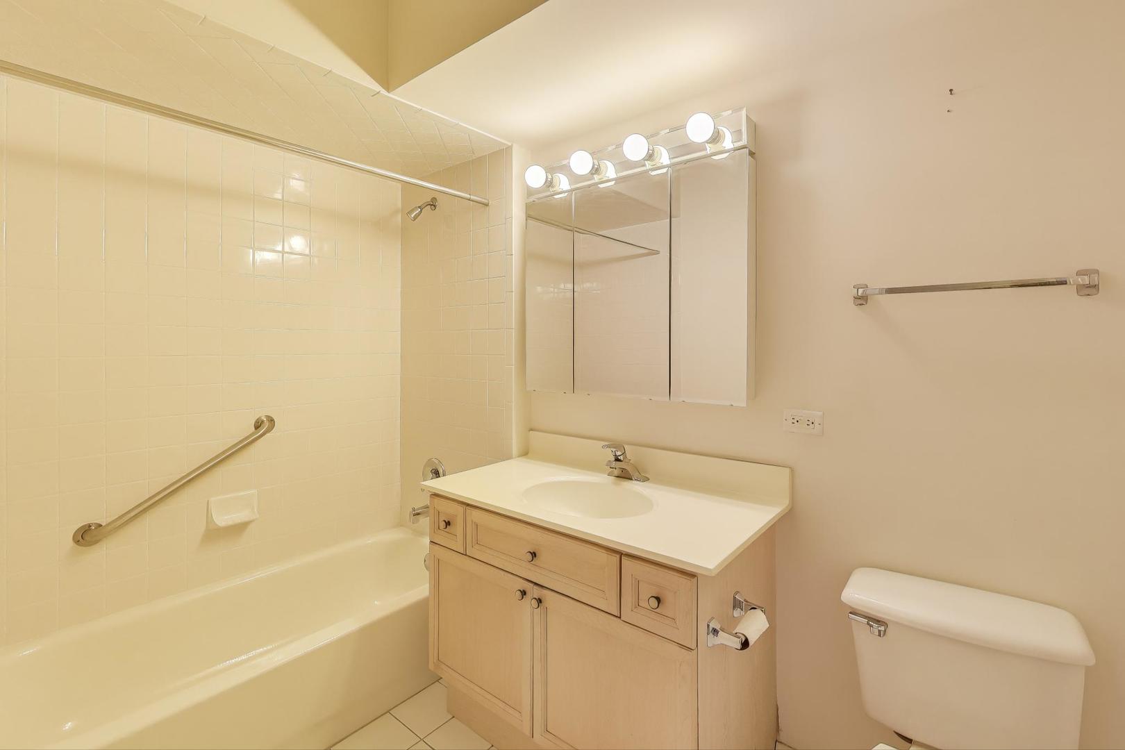 7021 W Touhy Avenue Unit: 509