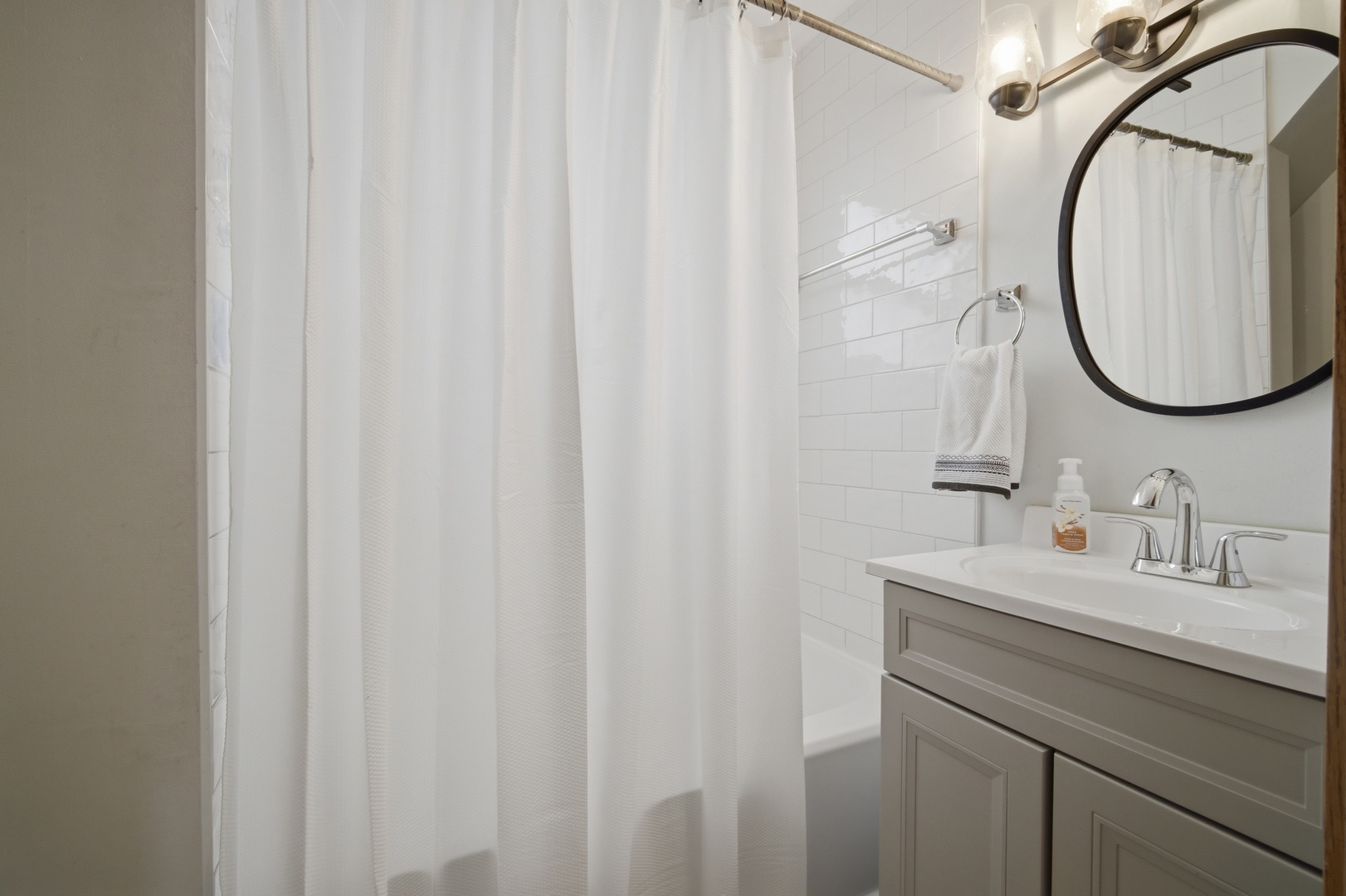 5115 N Newland Avenue