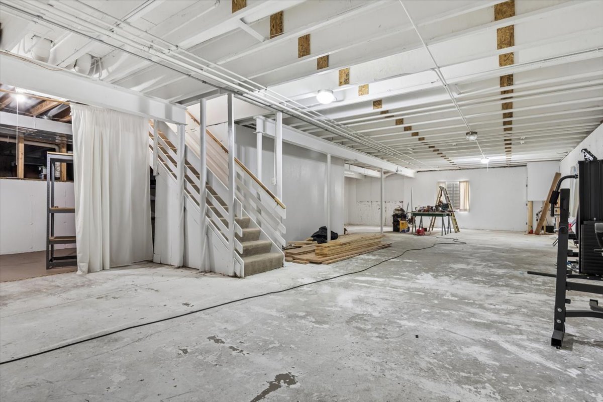 6623 Majestic Way