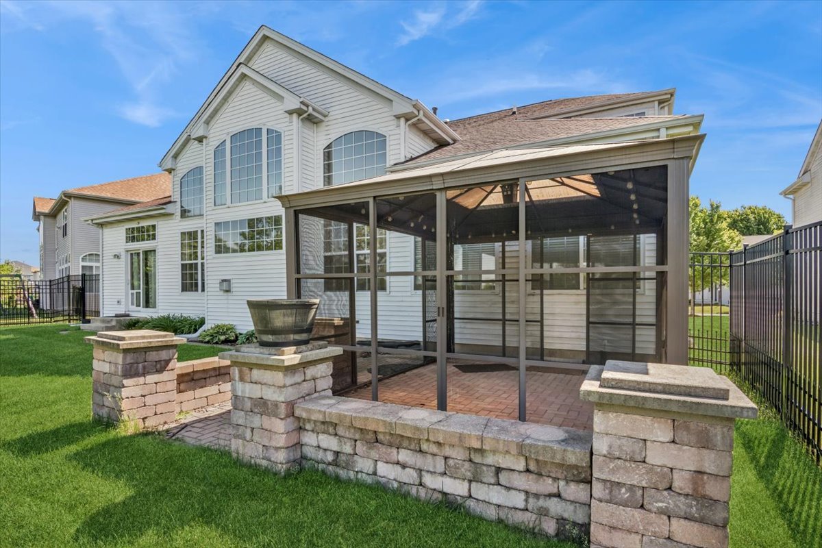 6623 Majestic Way