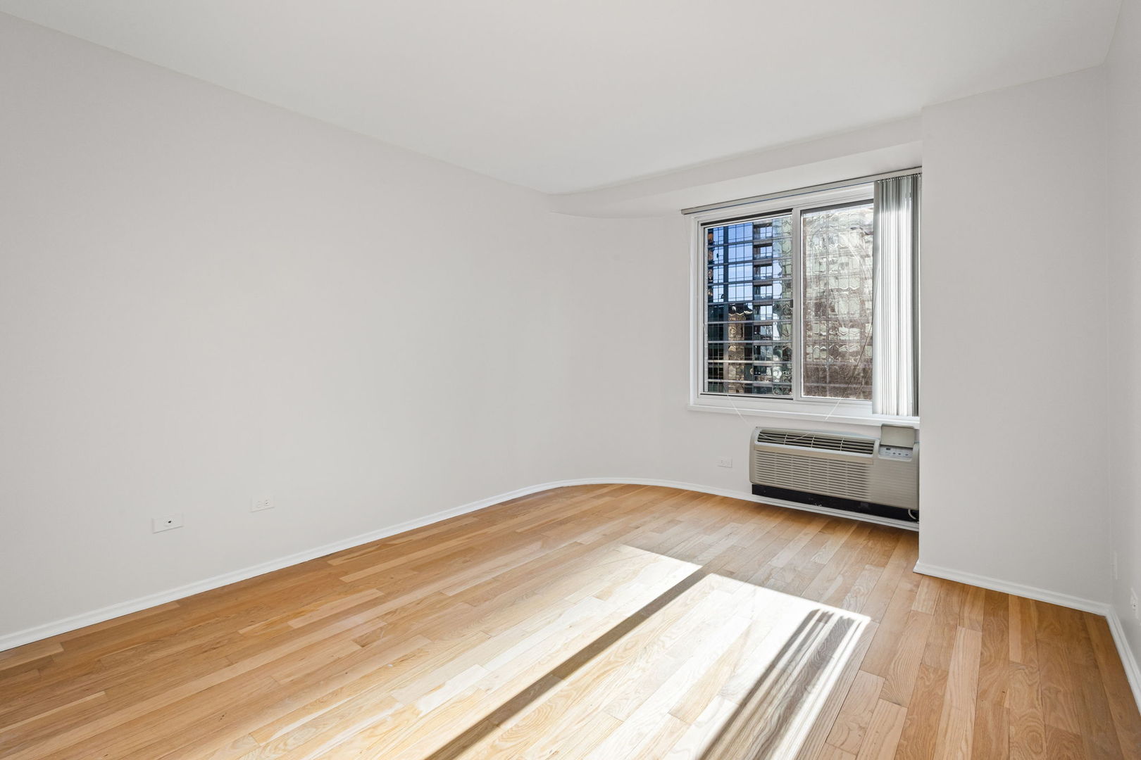 211 E Ohio Street Unit: 2419