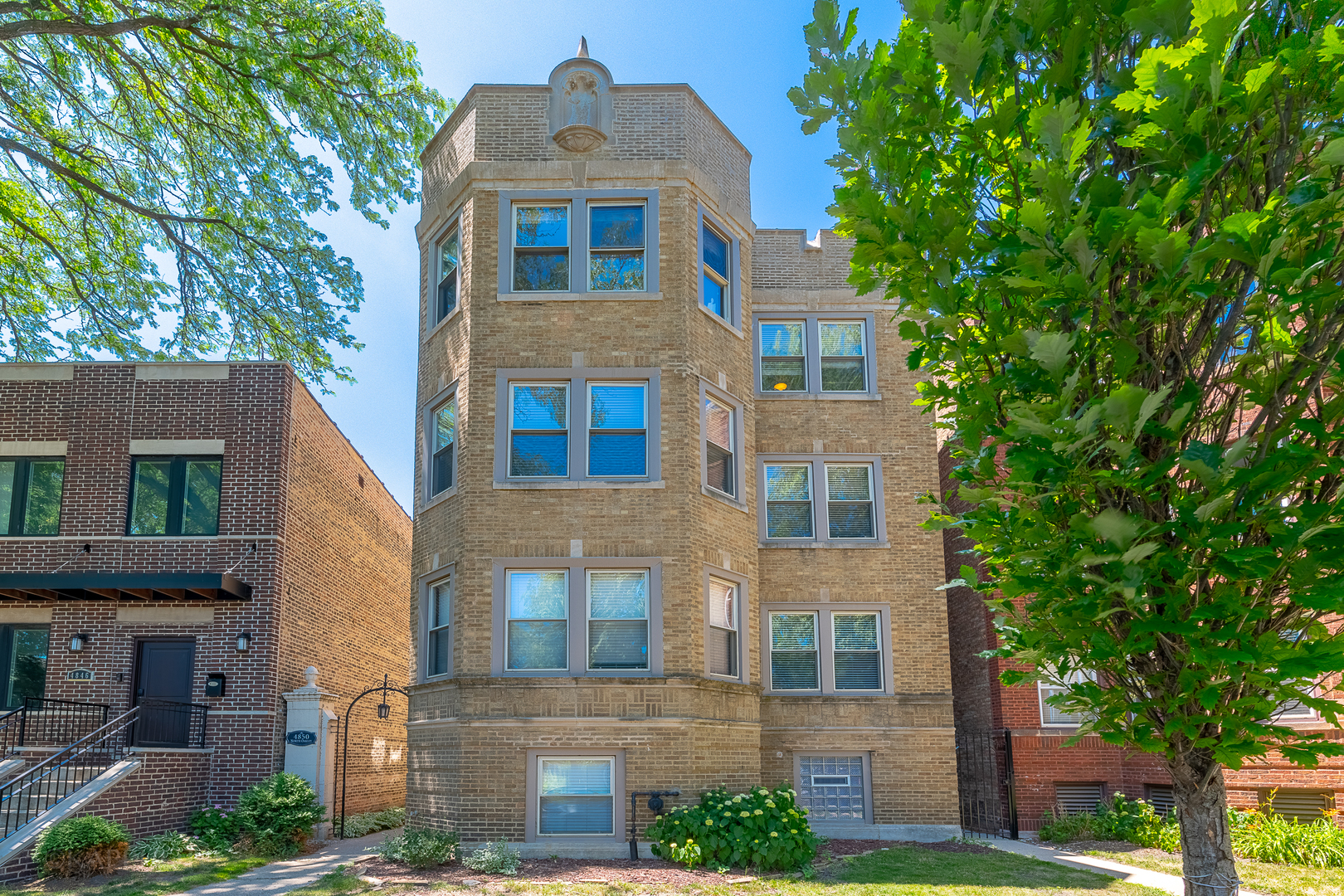 4850 N Oakley Avenue Unit: 3F