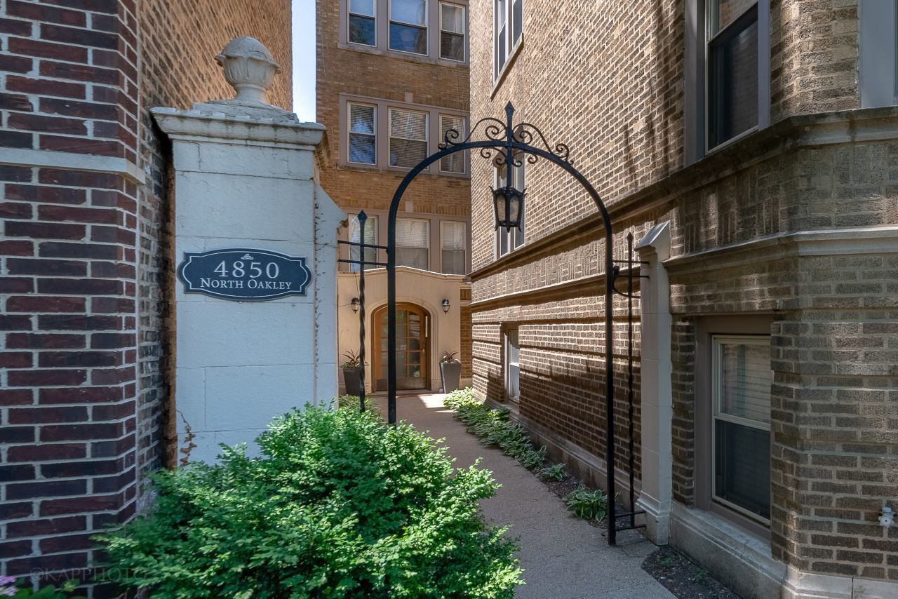 4850 N Oakley Avenue Unit: 3F