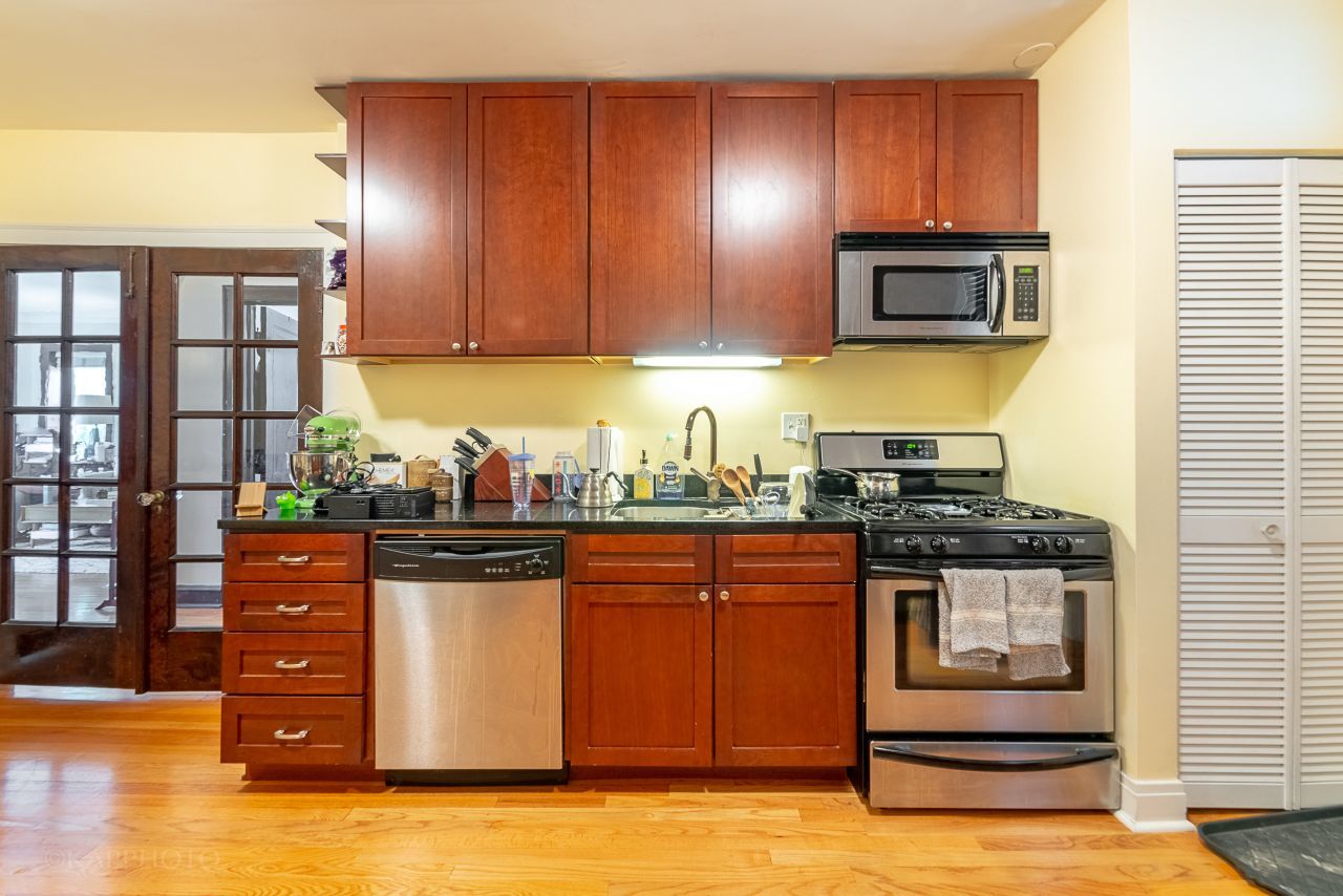 4850 N Oakley Avenue Unit: 3F