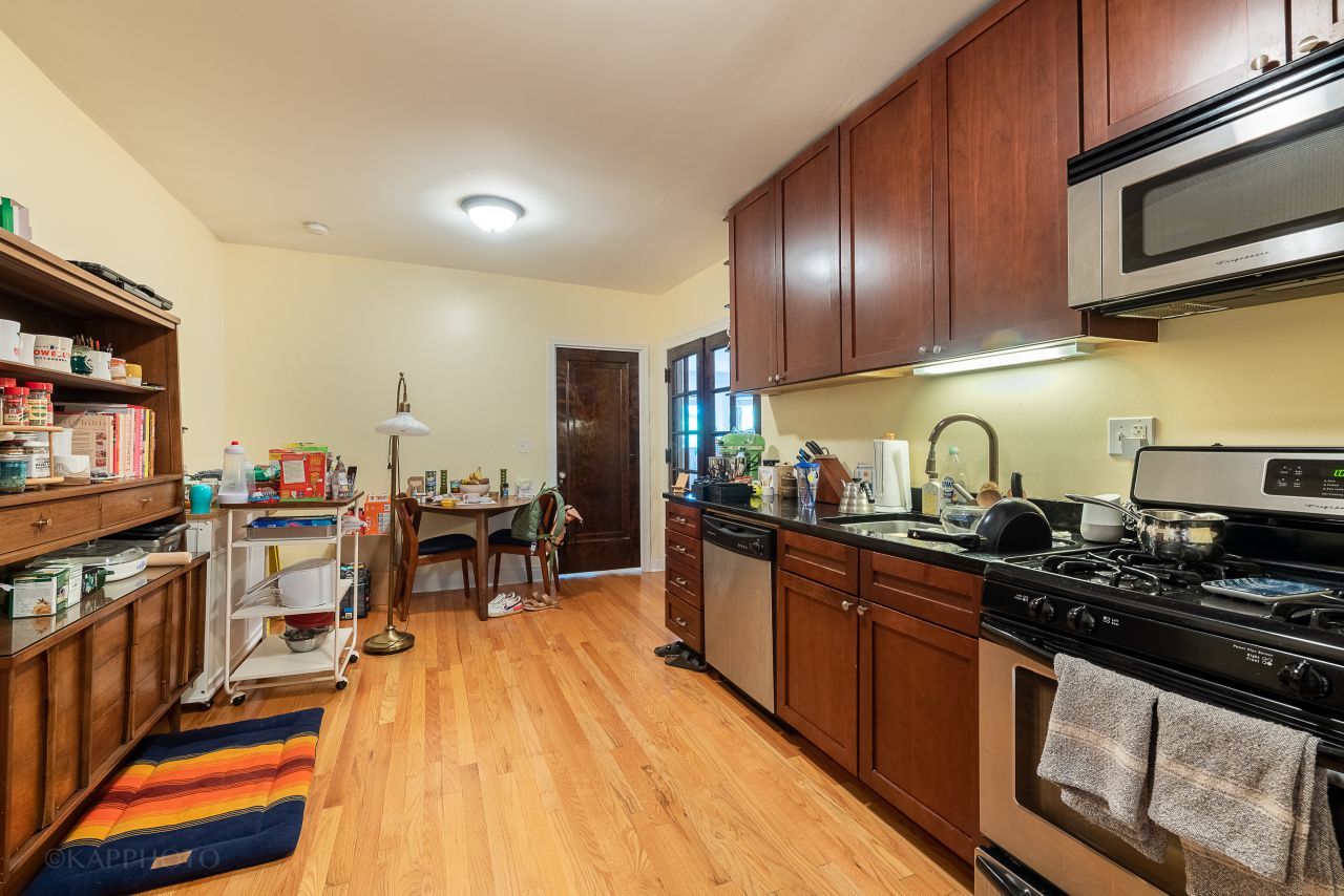 4850 N Oakley Avenue Unit: 3F