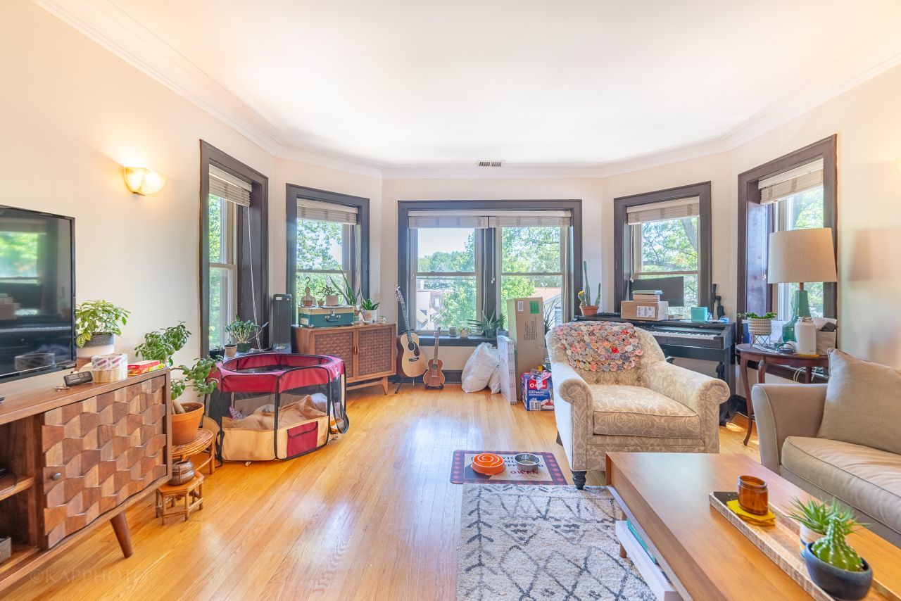 4850 N Oakley Avenue Unit: 3F