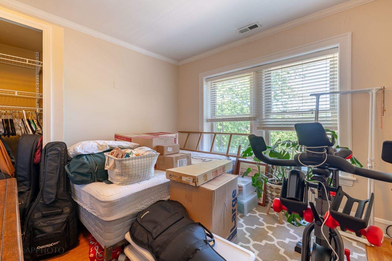 4850 N Oakley Avenue Unit: 3F