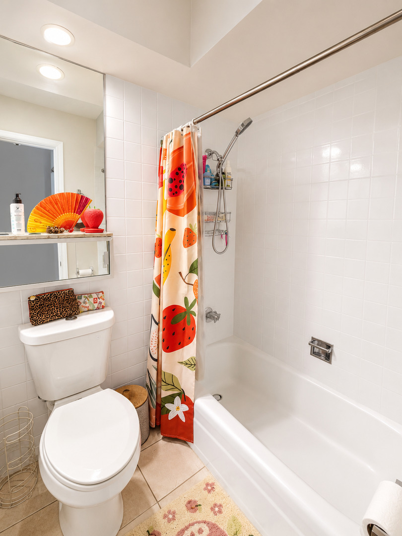 3161 N Cambridge Avenue Unit: 407
