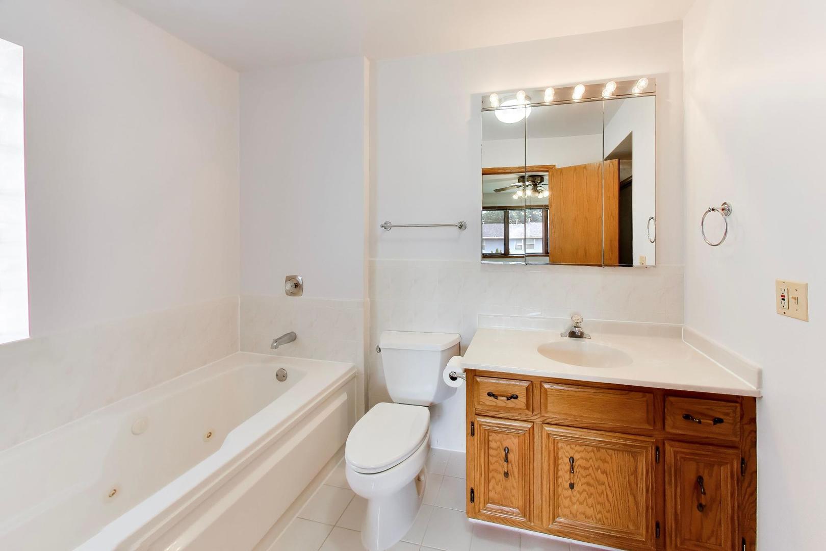 920 N Northwest Highway Unit: 2