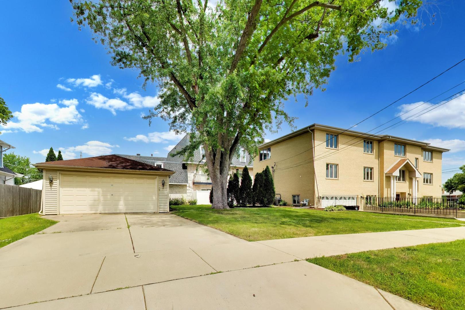 920 N Northwest Highway Unit: 2