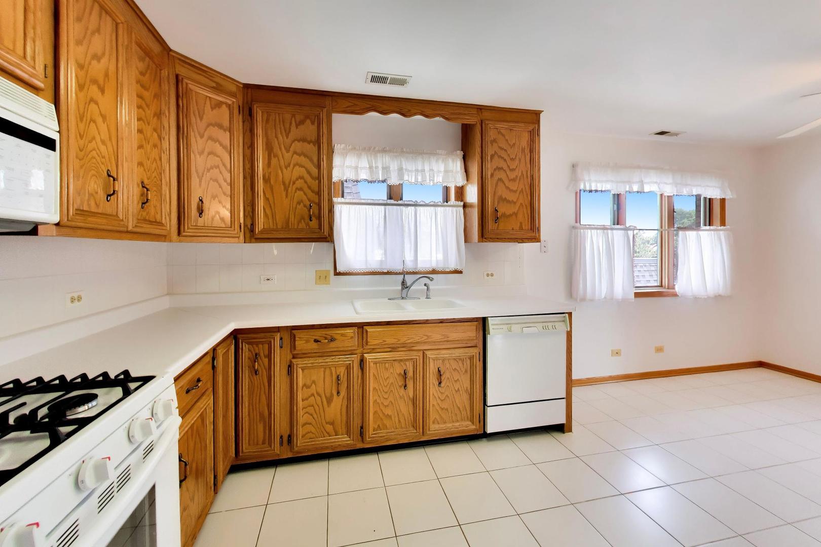 920 N Northwest Highway Unit: 2