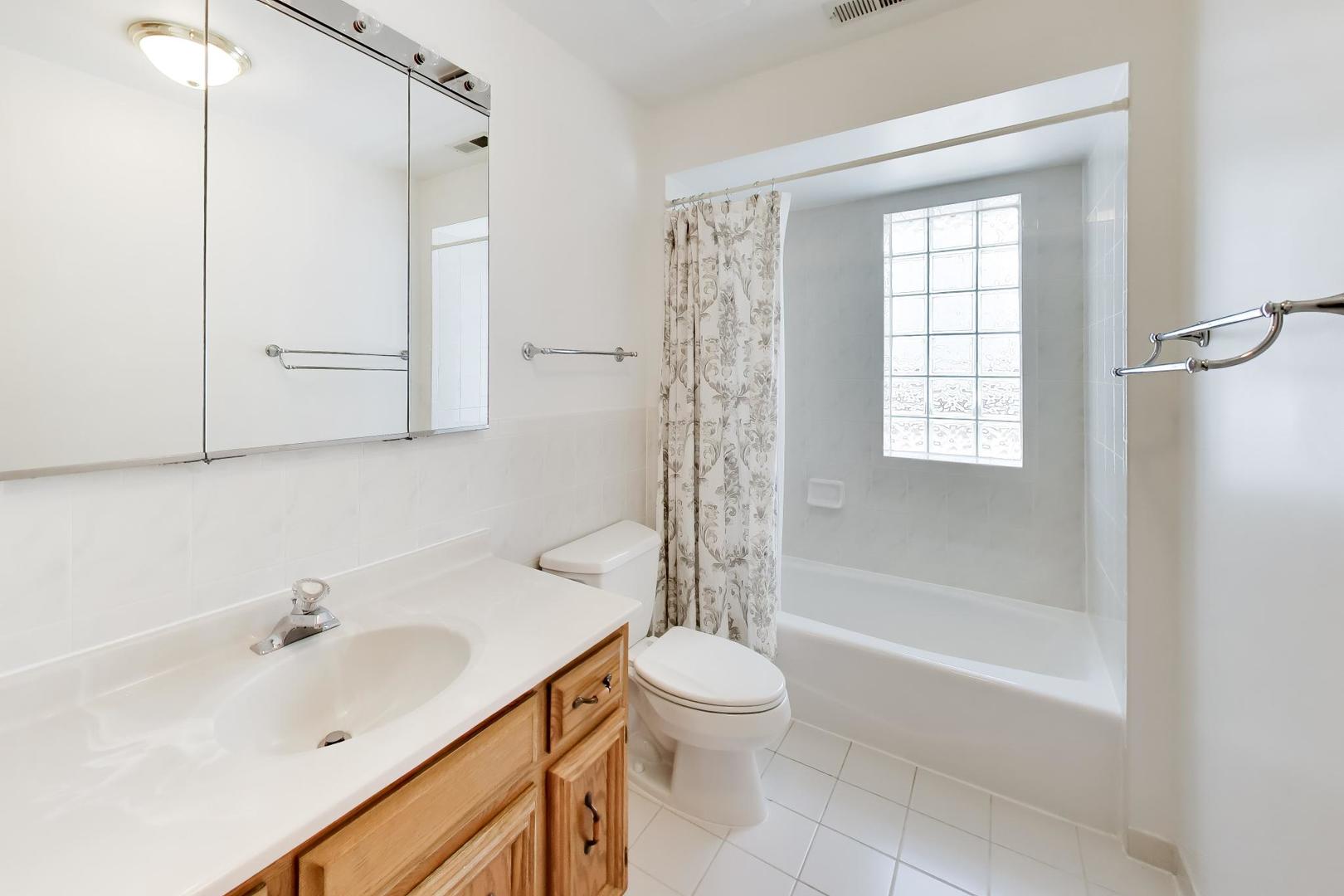 920 N Northwest Highway Unit: 2