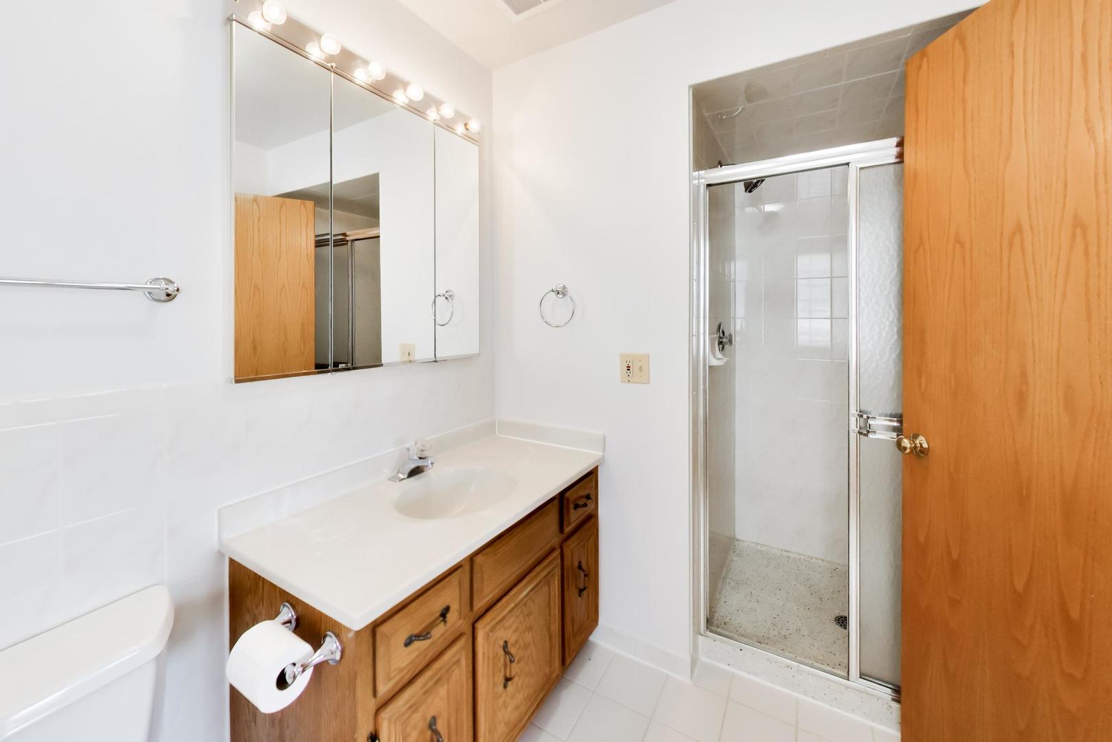 920 N Northwest Highway Unit: 2
