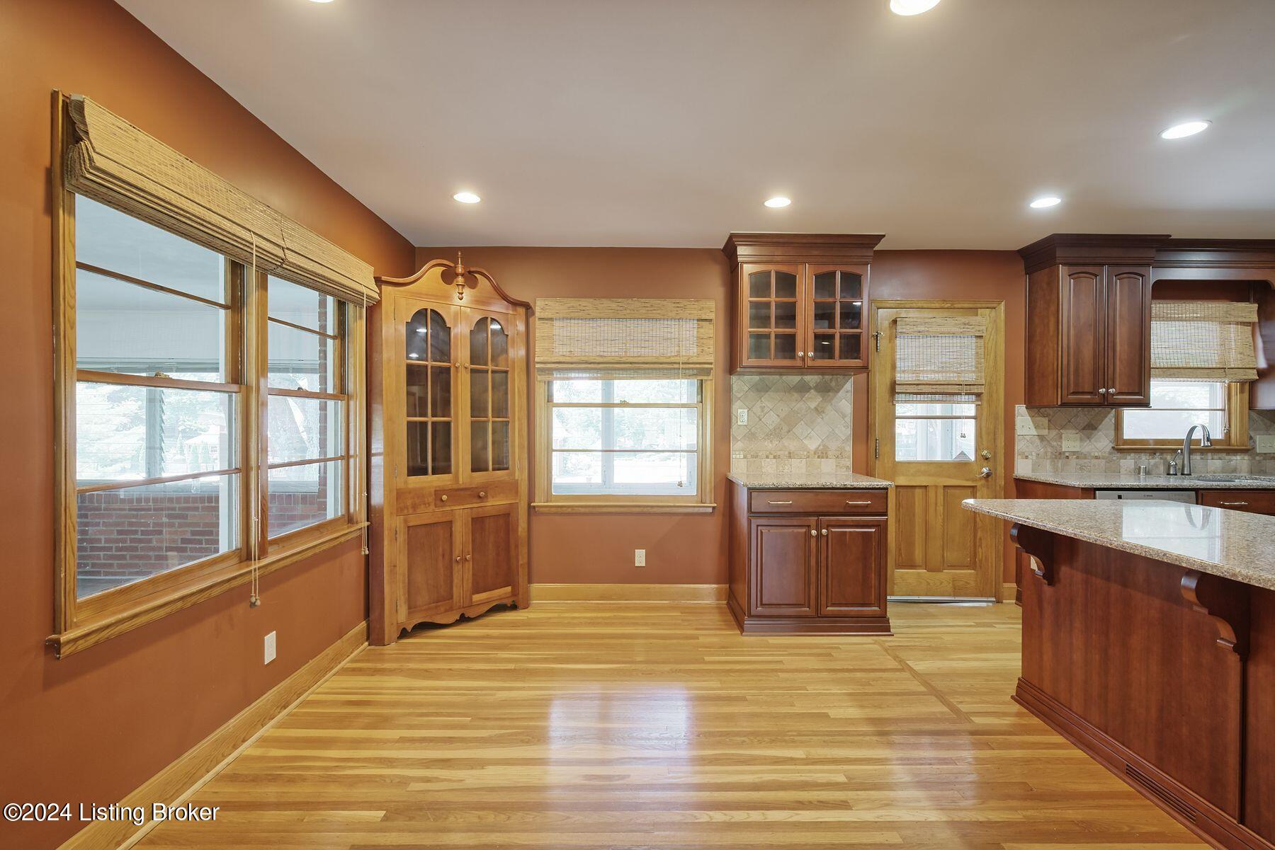 708 Dorsey Ln