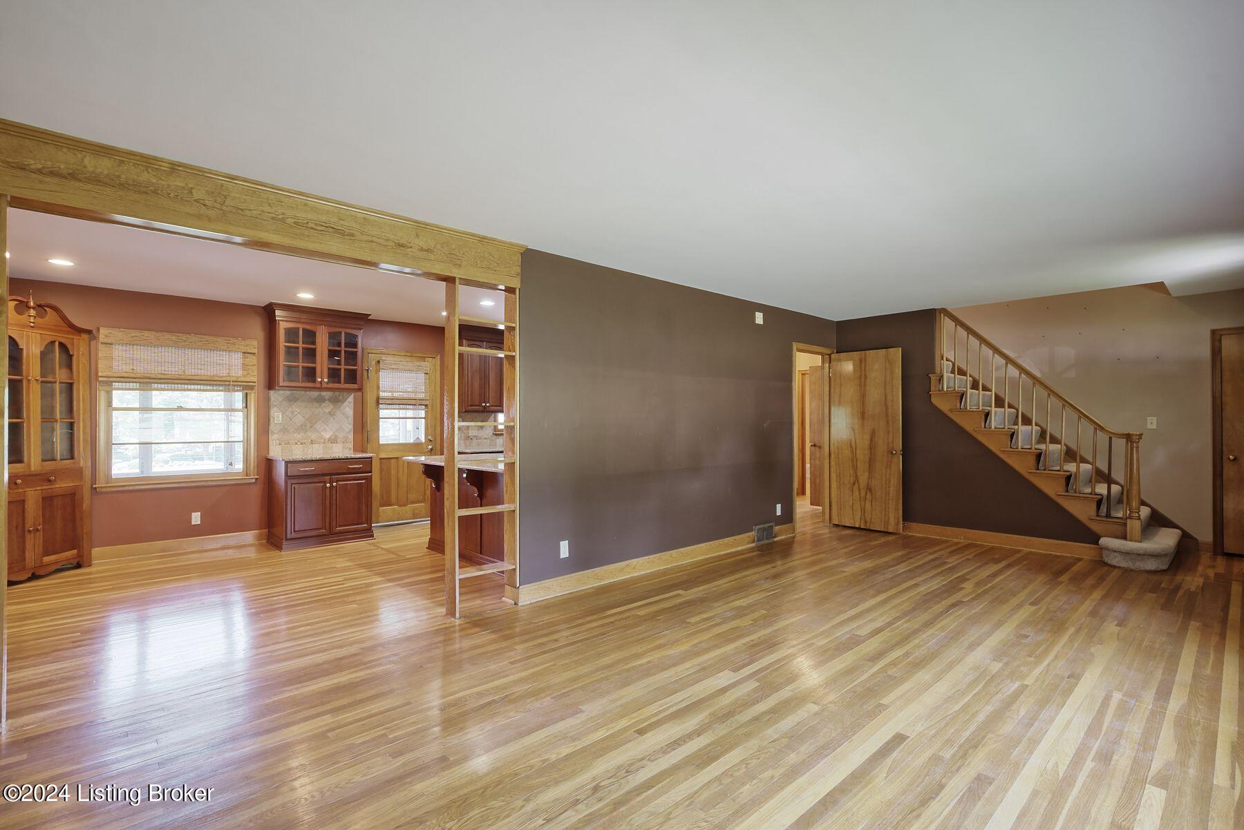 708 Dorsey Ln