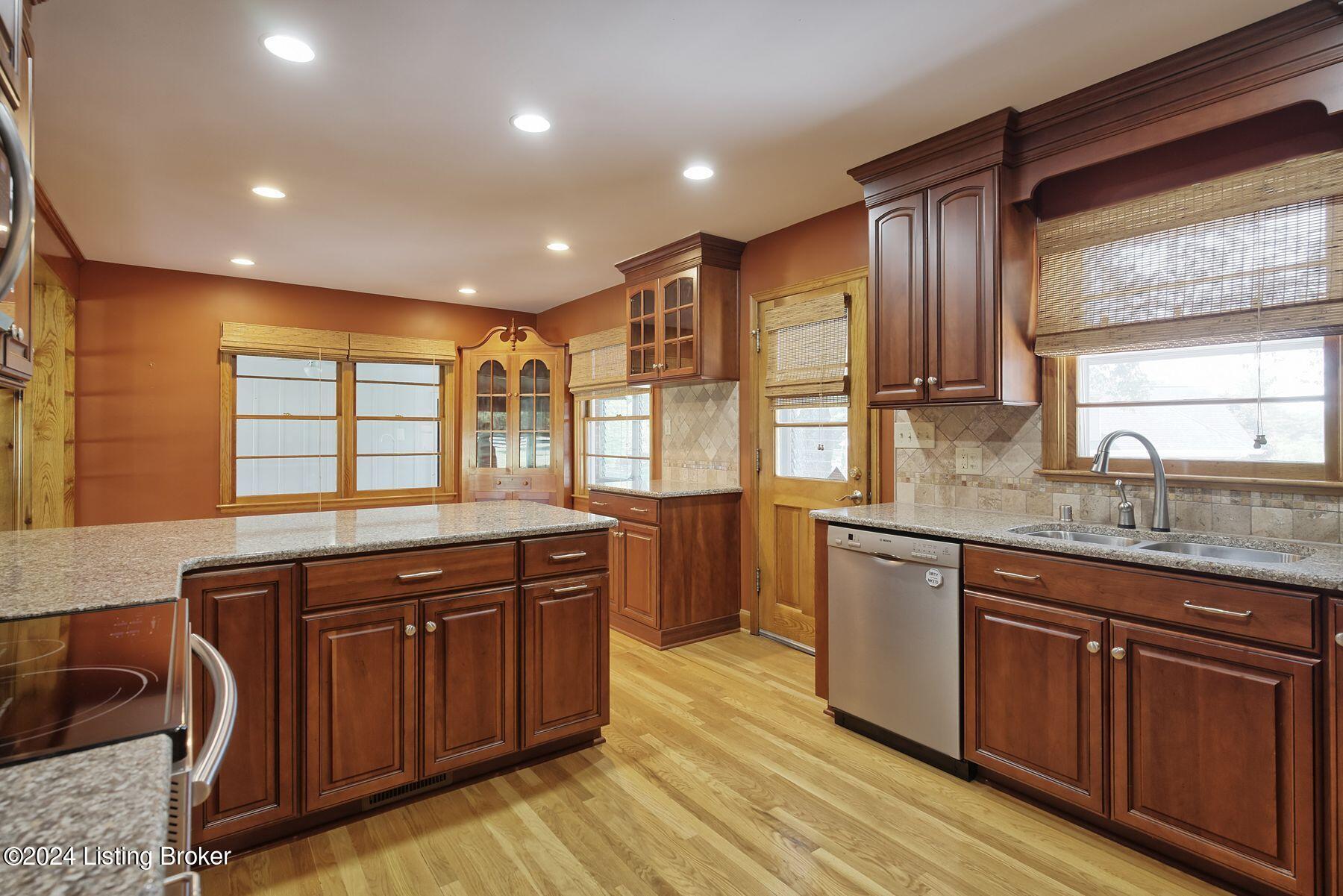708 Dorsey Ln
