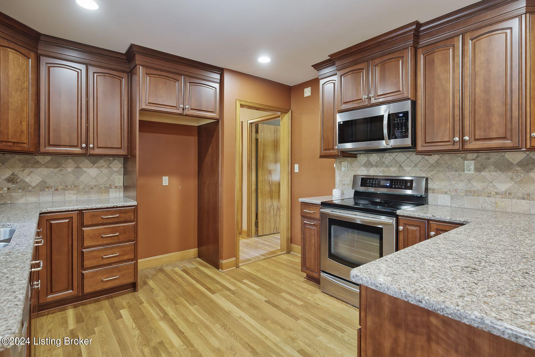 708 Dorsey Ln