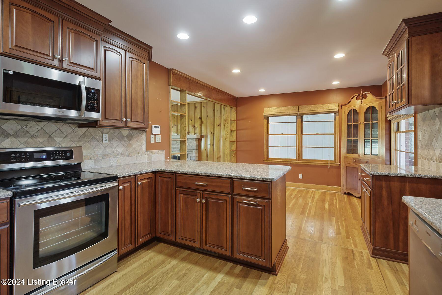 708 Dorsey Ln