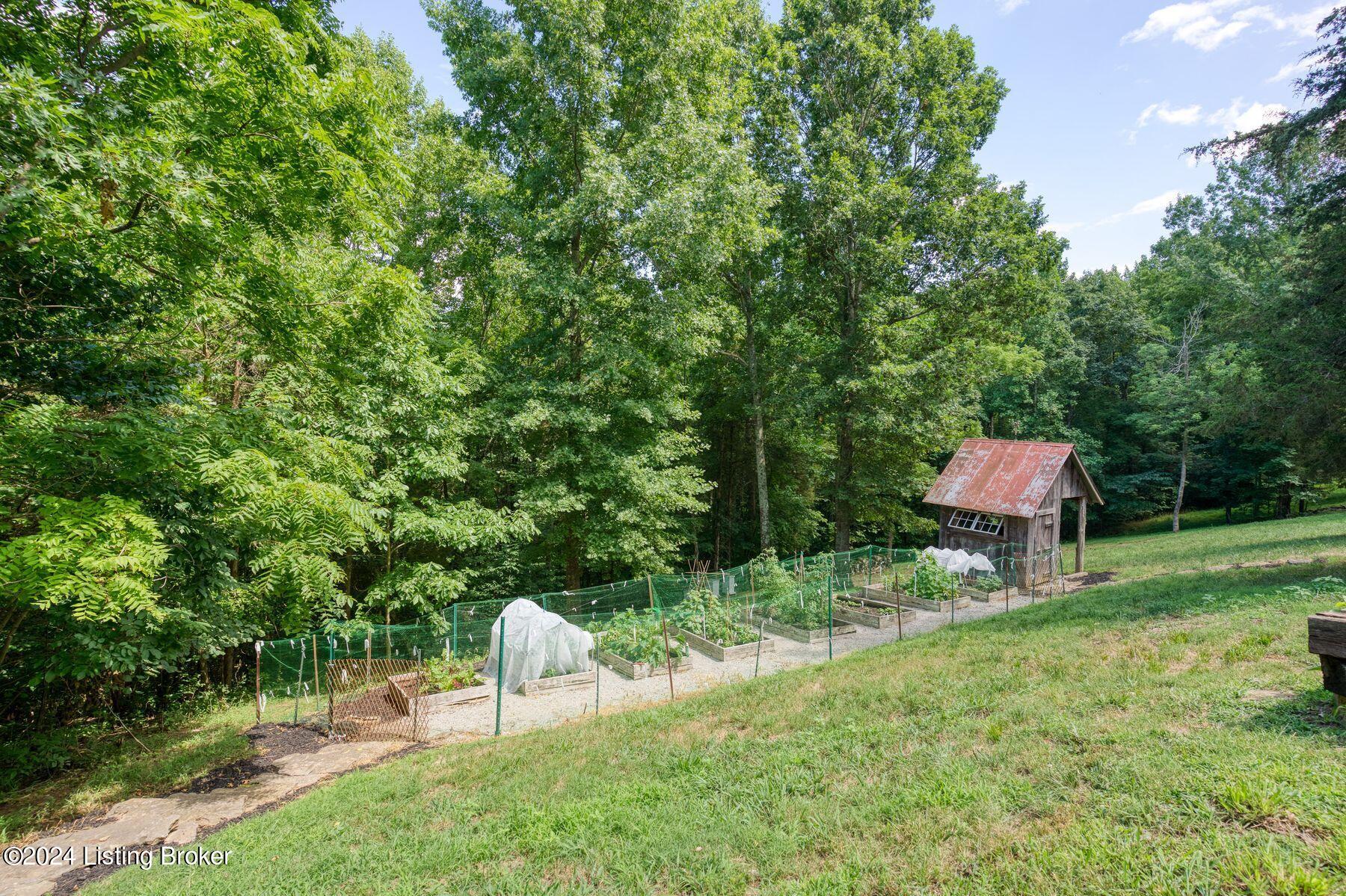 600 Shagbark Dr