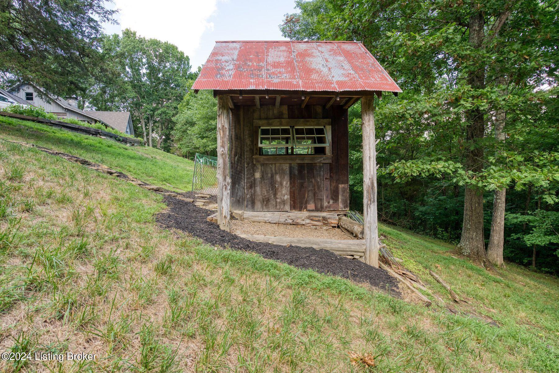 600 Shagbark Dr