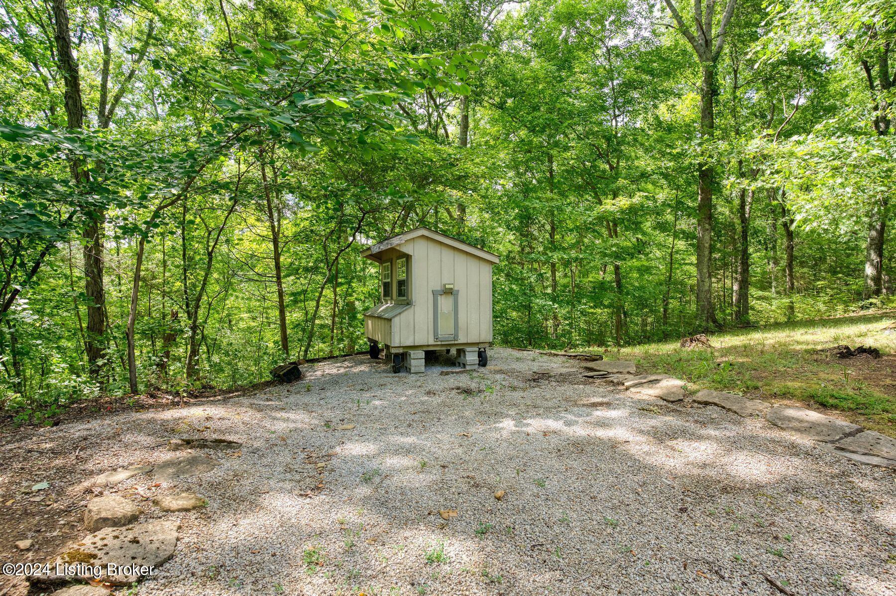 600 Shagbark Dr