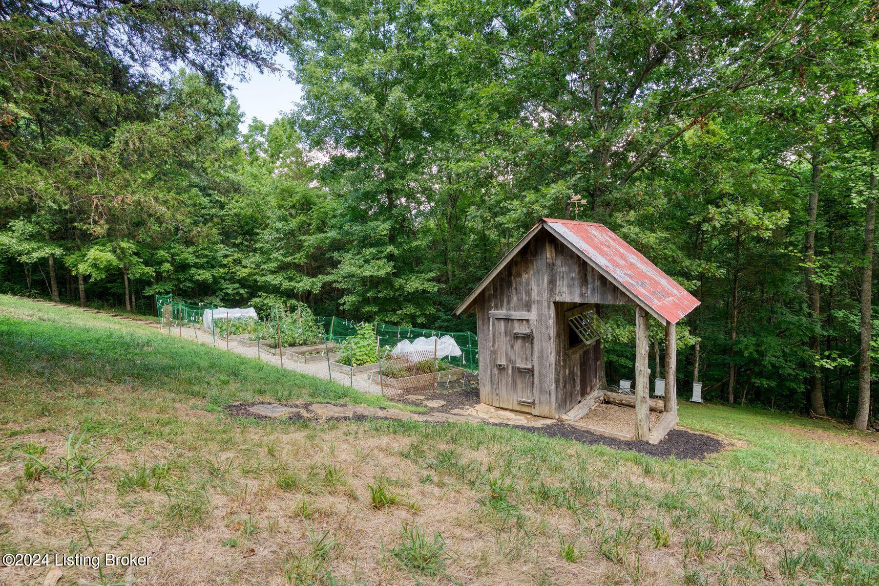 600 Shagbark Dr
